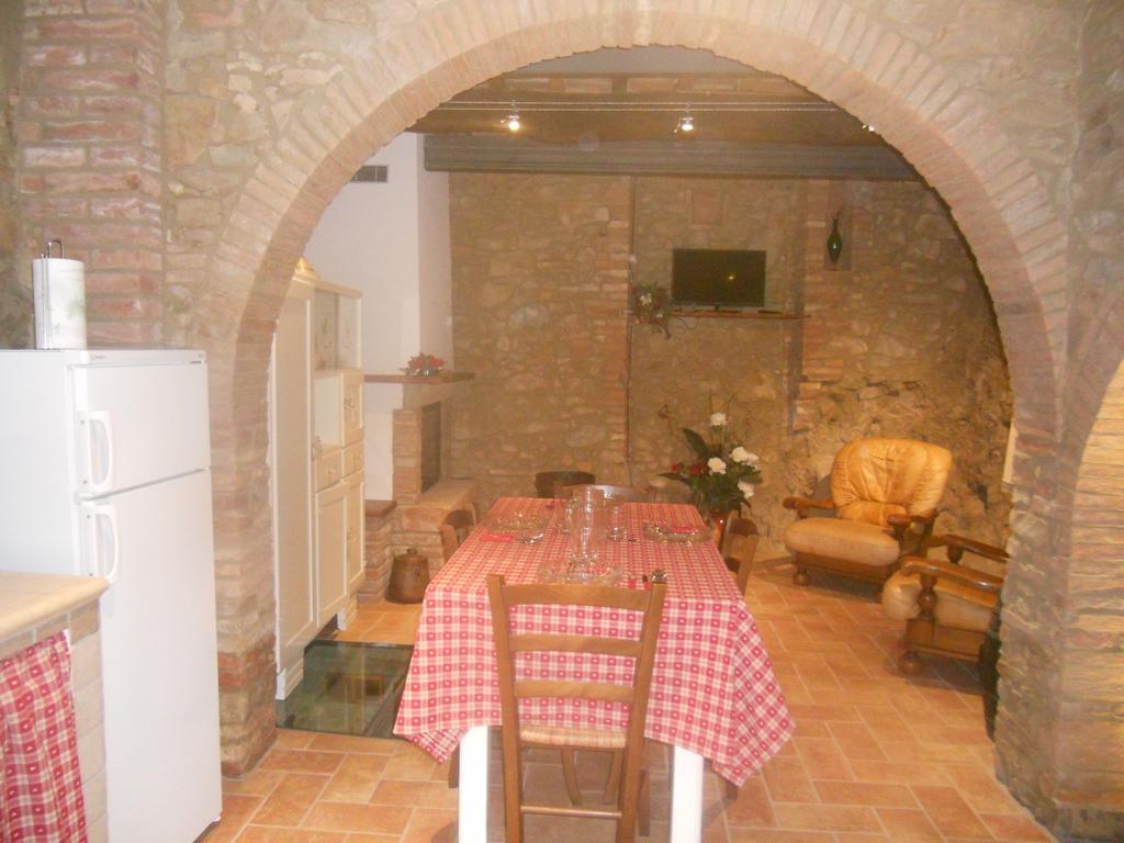 Apartment Casa Antica Chianni Habitación foto